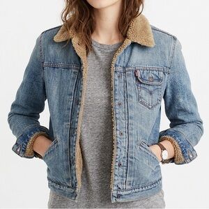 LEVI’S Sherpa Lined Denim Trucker Jacket Mid Wash Blue M Retro Y2K Boho Coat